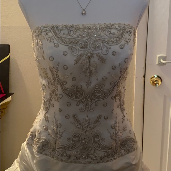 Wedding Dress - Picture 2 of 8